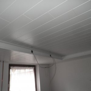 Holzdecke verschiedene ebenen mit Downlights